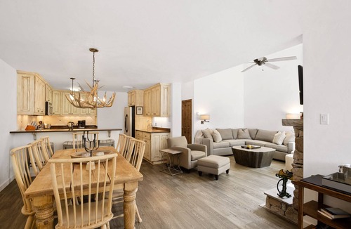 Aspen Condo | Mountain Queen Condos by iTrip Aspen Snowmass