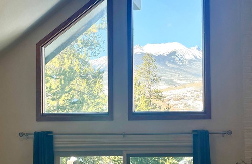 Dillon House | Mountain Retreat: Private Hot Tub, Fireplace, & Ergonomic Remote Work Setup