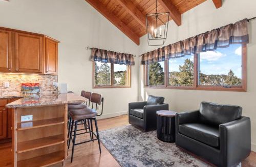 Pleasant Park Corridor House | Mountain Retreat Sleeps 10 with Pool Table and Arcade