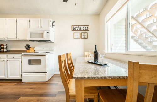 Rockrimmon Condo | ❤Mountain Springs Condo! 5 guests, Kitchen 2 BR❤