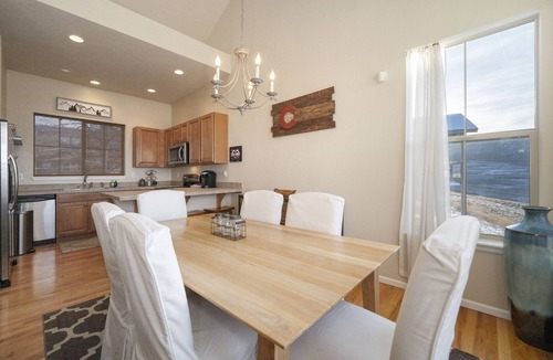 Grand Lake House | Mountain townhouse w/hot tub & scenic views