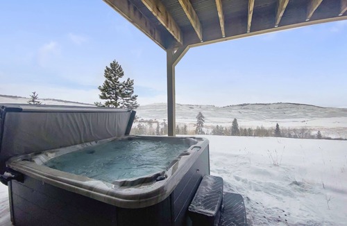 Grand Lake House | Mountain townhouse w/hot tub & scenic views