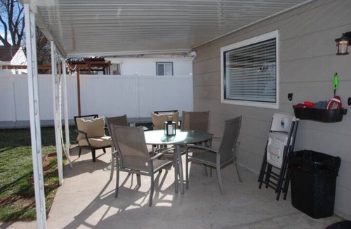 Englewood House | Mountain View 3 Bed - 2 Bath Freshly Remodelednn