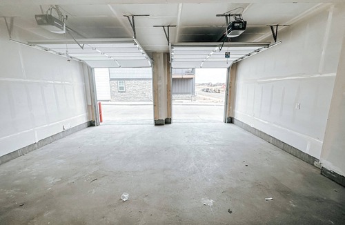 Erie House | Mountain View 3-bedroom townhome with AC and WiFi in Downtown Erie