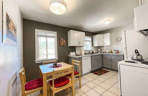 Woodland Park House | Mountain View Apartment Walk to main street