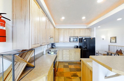 Fraser Condo | Mountain-view condo on the shuttle route with 2 decks & WiFi