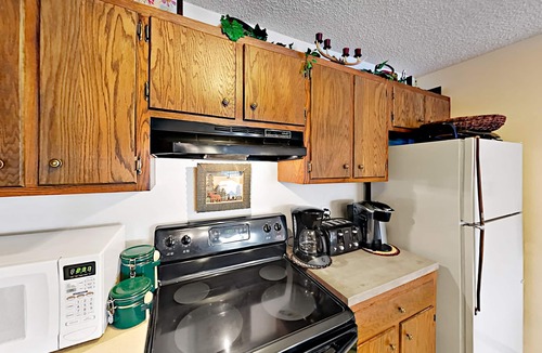 Fraser Condo | Mountain View Condo w/3 Balconies, Gas Fireplace, Shared Hot Tub & Ski Shuttle