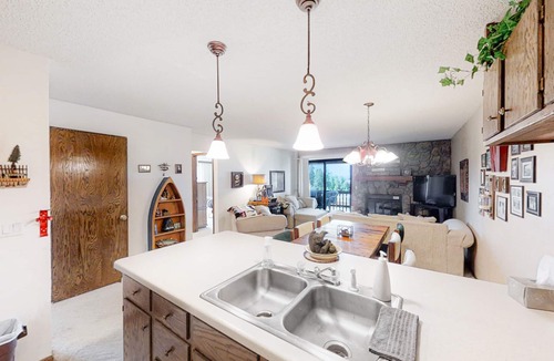 Fraser Condo | Mountain View Condo w/3 Balconies, Gas Fireplace, Shared Hot Tub & Ski Shuttle