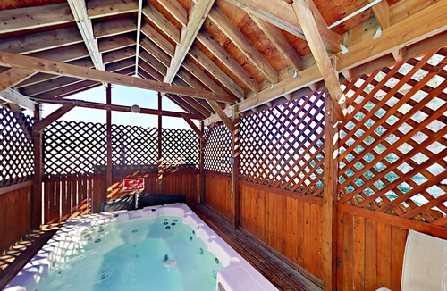 Fraser Condo | Mountain View Condo w/3 Balconies, Gas Fireplace, Shared Hot Tub & Ski Shuttle