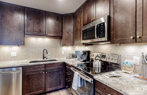 Frisco Apartment | Mountain-View Condo with WiFi and Fireplace - Pool, Hot Tubs, Tennis, and Sauna