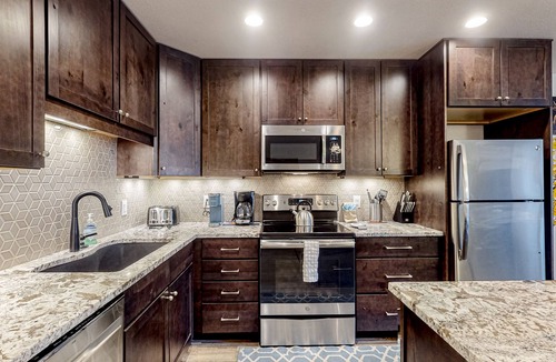 Frisco Apartment | Mountain-View Condo with WiFi and Fireplace - Pool, Hot Tubs, Tennis, and Sauna