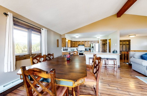 Summit Cove House | Mountain view home with deck, wood-burning fireplace, & WiFi - great location
