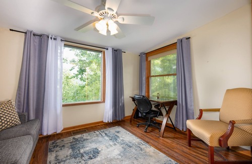 Murphy Cabin | Mountain View/Jacuzzi/Fire pit/Close to Downtown. Pet Friendly!
