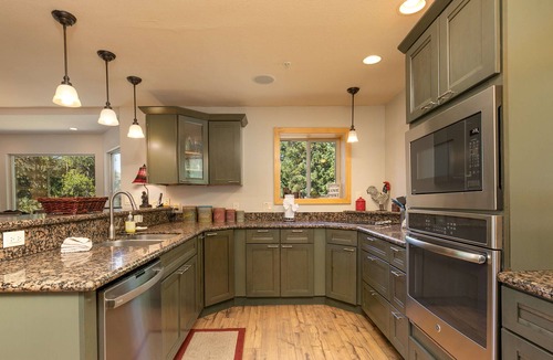 Breckenridge House | Mountain View Lodge: Incredible Long Stay Log Home