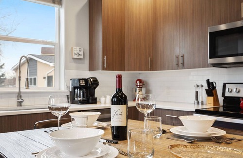 Old Town North House | Mountain View Retreat – Perfect for Groups!