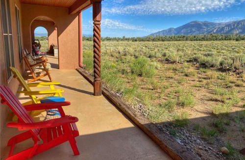 Baca Grande House | Mountain View Room & Bath