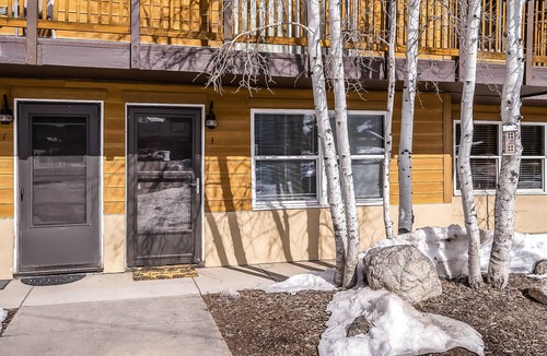 Summit Cove House | Mountain view townhouse with WiFi and shared balcony - near major ski resorts