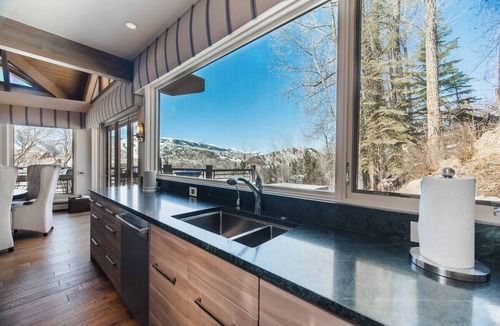 Red Mountain House | Mountain View Villa by Luxuri