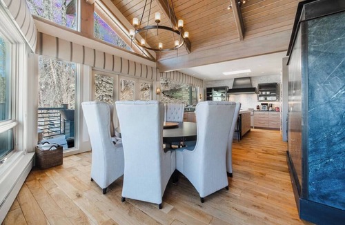 Red Mountain House | Mountain View Villa by Luxuri
