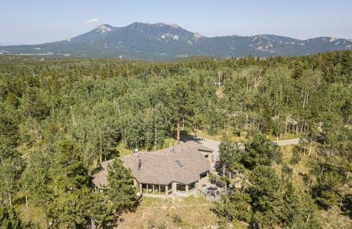 Black Hawk House | Mountain Views and Hot Tub Airy Forest Escape!
