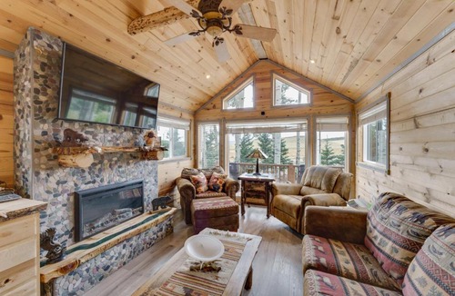Fort Garland House | Mountain Views Cabin in Fort Garland Near Hiking