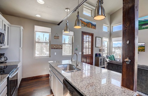 Como Cabin | Mountain Views | Pet-Friendly | Modern Cabin in Como