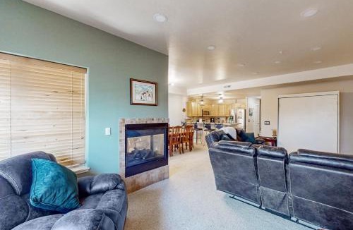 Fraser Apartment | Mountain Vista