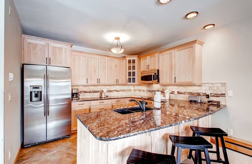 Four O'Clock House | Mountaineer #M-1: Ideal Location - Ski-In/Ski-Out - Private Outdoor Hot Tub