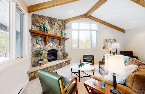 Breckenridge House | Mountains on Sunset