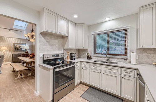 Perry Park House | Mountainside Escape: EV Charger, Patio & Views