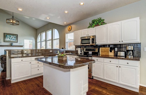 Northwest Colorado Springs House | Mountainside Retreat w/Gym & Hot Tub, Near Hiking, Minutes from AFA