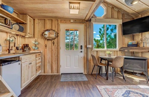 Larkspur Cabin | Mountainside Tree House Retreat