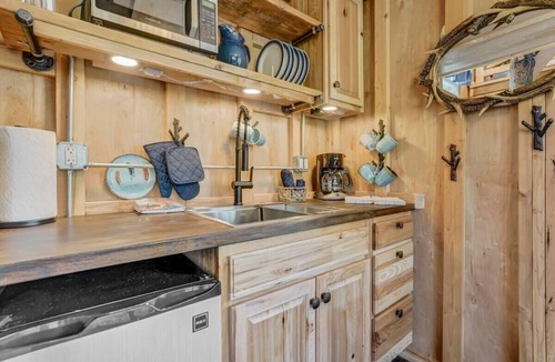 Larkspur Cabin | Mountainside Tree House Retreat