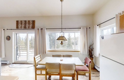 Wildernest Condo | Mountaintop condo with private balcony