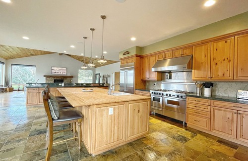 Glenwood Springs House | Movie Rm, Hot Tub, Games, 2Fireplaces, In-Floor Heat, On The River,StunningViews