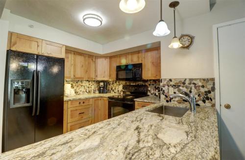 Copper Mountain Village Apartment | MP504 MP506H Mountain Plaza 2BR 3BA condo