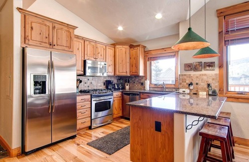 Frisco Condo | Mt. Victoria Lodge Penthouse Condo: Downtown, Hot Tub