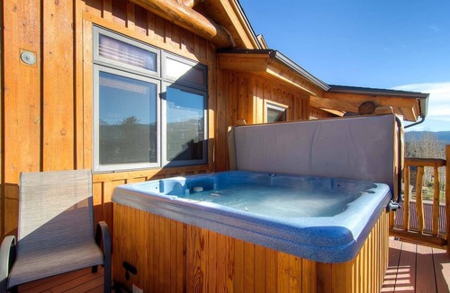 Frisco Condo | Mt. Victoria Lodge Penthouse Condo: Downtown, Hot Tub