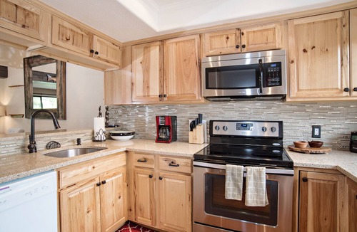 Carbondale Condo | MTN Condo with 1 Fishing Badge, Patio & BBQ Grill, 25 Mi. to Aspen & Skiing!