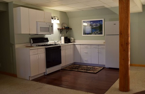 Coal Creek Apartment | Mtn Retreat: Hike ,Hot Tub, Explore CO, Ski, Relax