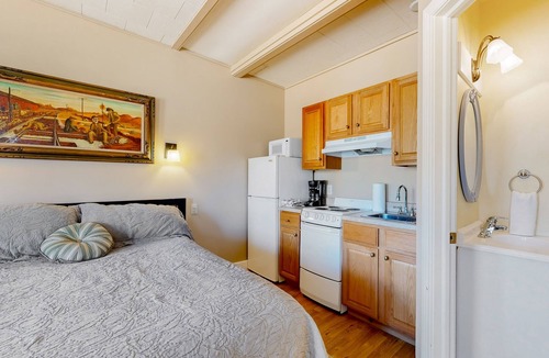 Naturita House | Mtn-view aparthotel with kitchen, patio, grill