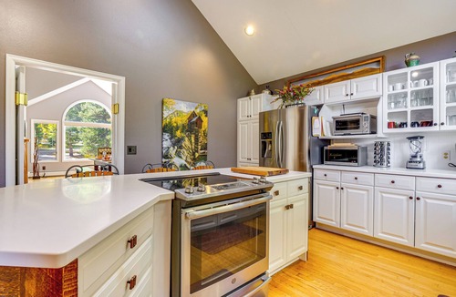 Warrior's Mark House | Mtn-View Breck Home w/Hot Tub ~ 1 Mi to Ski Lift!