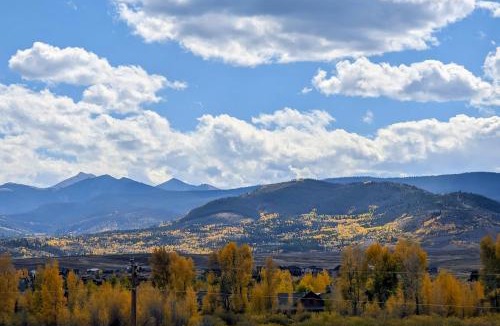 Silvercreek Apartment | Mtn View Granby Condo with In-Unit Hot Tub!