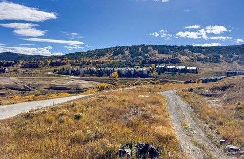 Silvercreek Apartment | Mtn View Granby Condo with In-Unit Hot Tub!