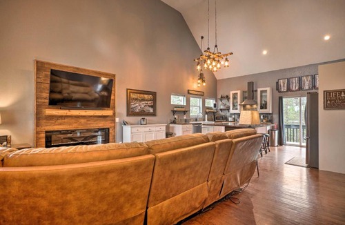 Divide House | Mtn-View Home on 3 Acres with Arcade and Hot Tub!