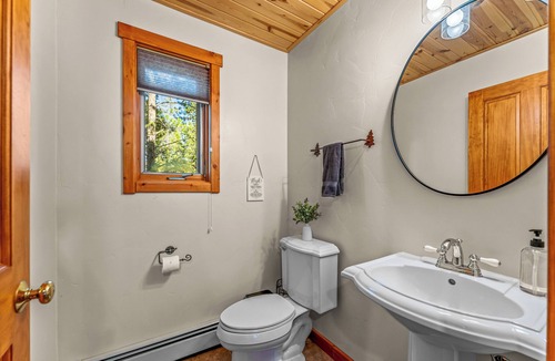 Grand View Highlands Cabin | Mtn Views! 4k SqFt! Gym! Hot tub! 4 King Ensuites+