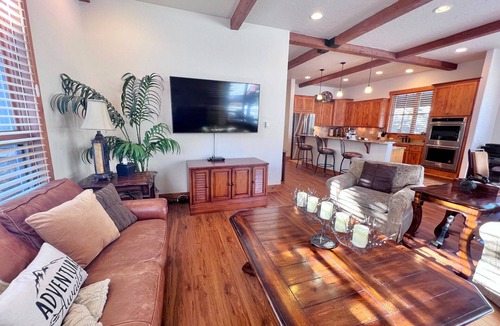 Three Peaks Ski Chalet | Mtn Views Dog-Friendly Ev Charger Ski/Hike
