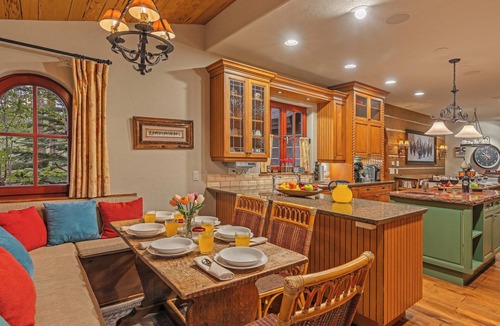 The Highlands House | Mtn Views + Hot Tub + Ski Shuttle + Near Nordic Skiing - Cypress Mountain Chalet