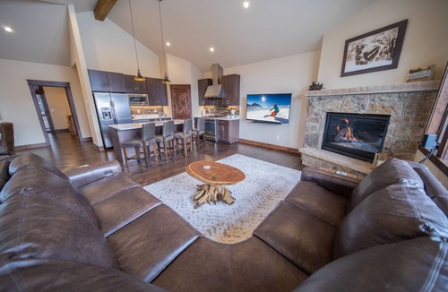 River Run House | Mtn Views, Private Hot Tub, Walk to Slopes