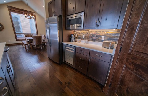 River Run House | Mtn Views, Private Hot Tub, Walk to Slopes